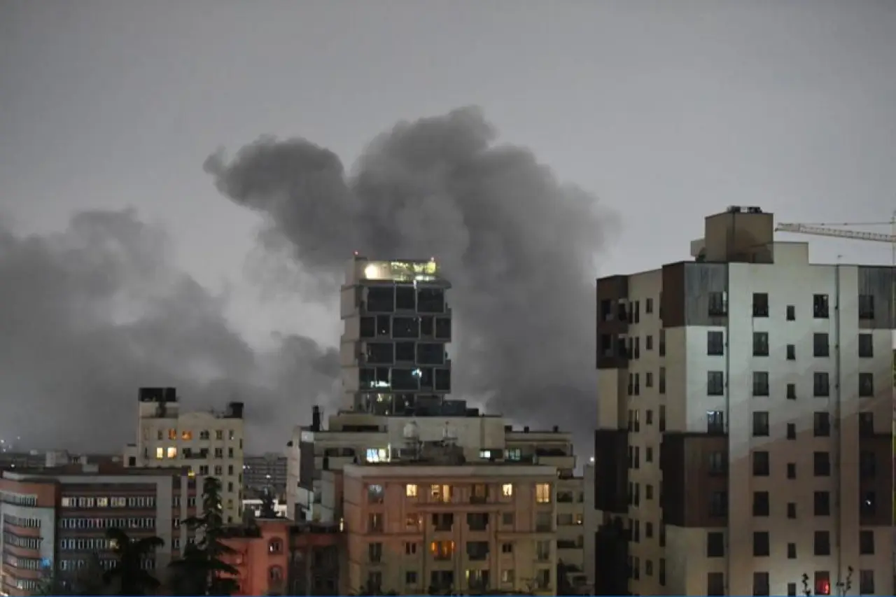 Tahran’da Mihrabad Havalimanı ile petrokimya tesisi hedef alındı