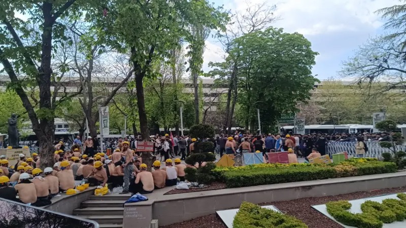 Bakanlığa yürüyen madencilere polis saldırısı