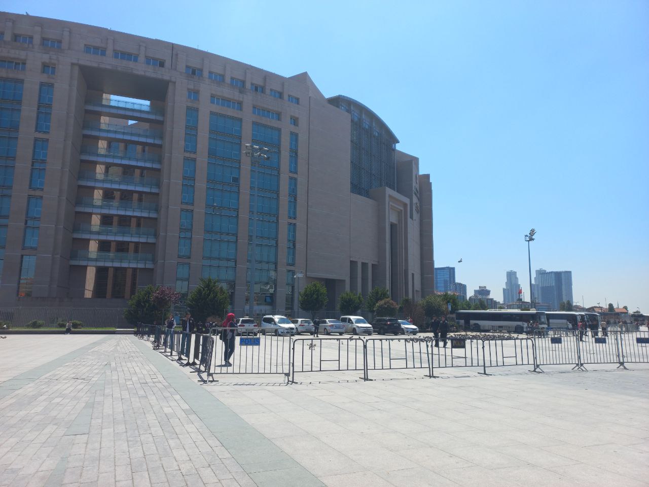 İstanbul’daki ev baskınlarında gözaltına alınanlardan 5’i tutuklandı